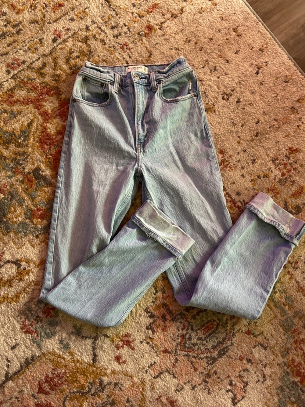 Abercrombie & Fitch The 90’s Straight Cuffed Hem Ultra High-Rise Jeans